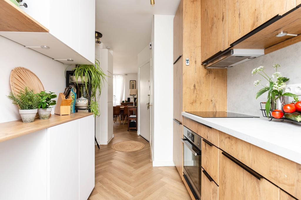 182311953