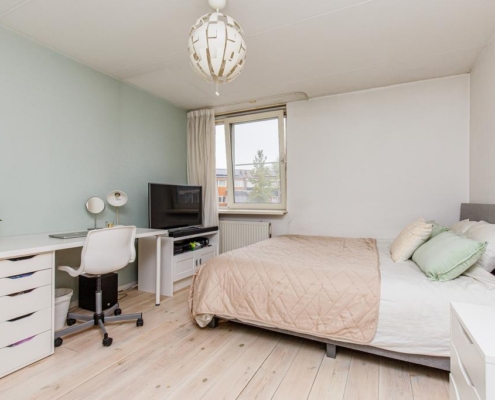 156043997